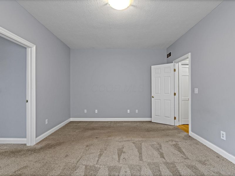 985 Linworth Village Drive, Columbus, OH 43235 Photo 24