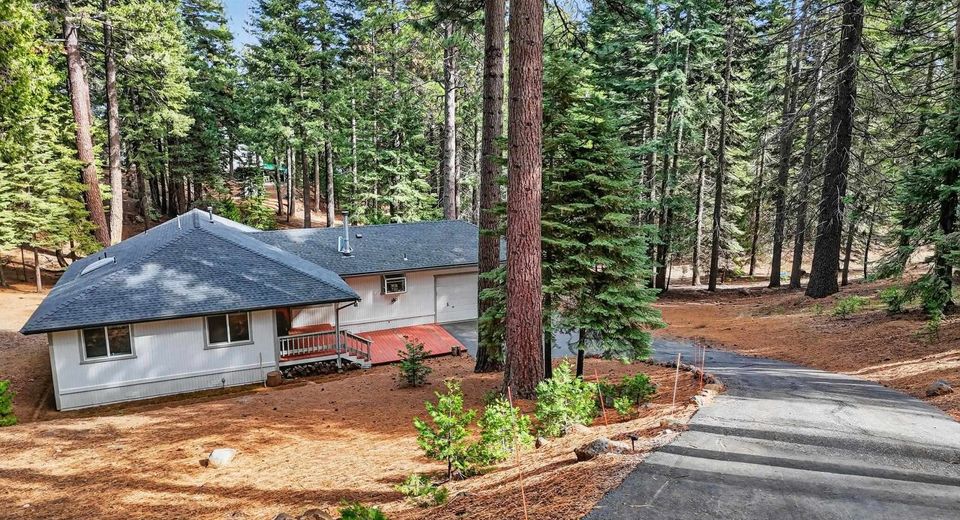 718 Timber Ridge Road, Lake Almanor, CA 96137 Photo