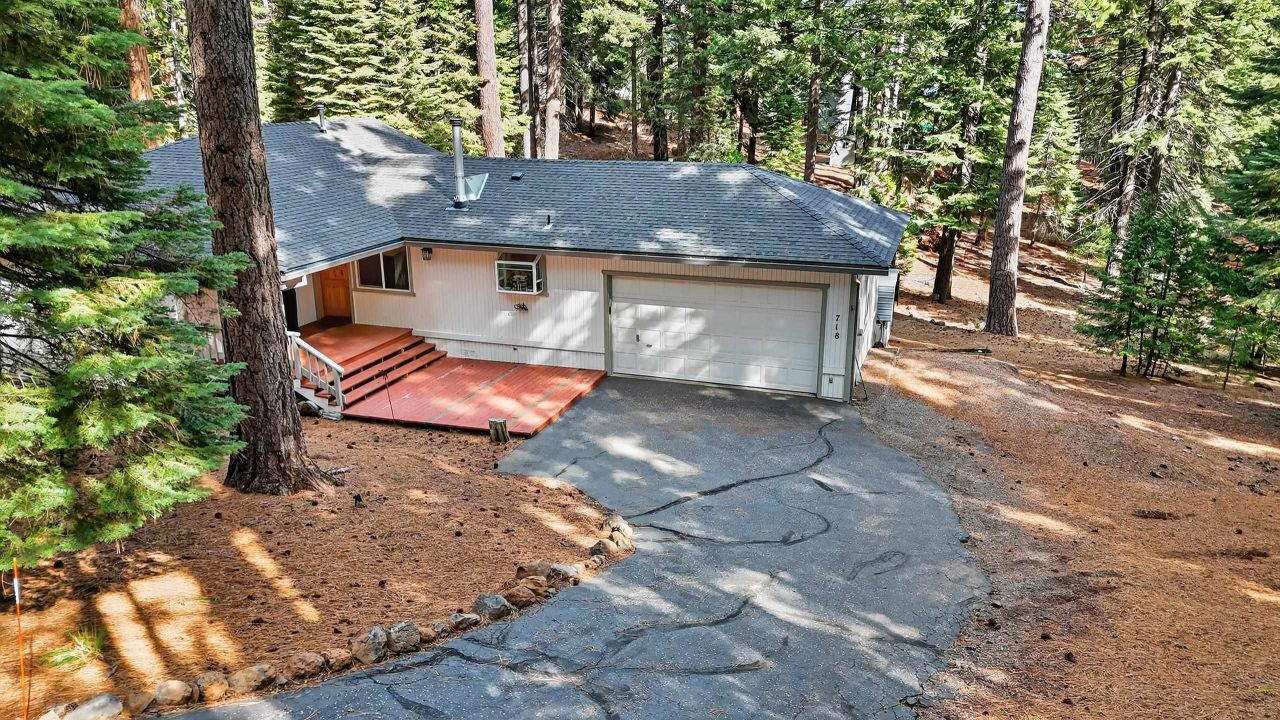 718 Timber Ridge Road, Lake Almanor, CA 96137 Photo