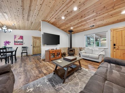 718 Timber Ridge Road, Lake Almanor, CA 96137 Photo