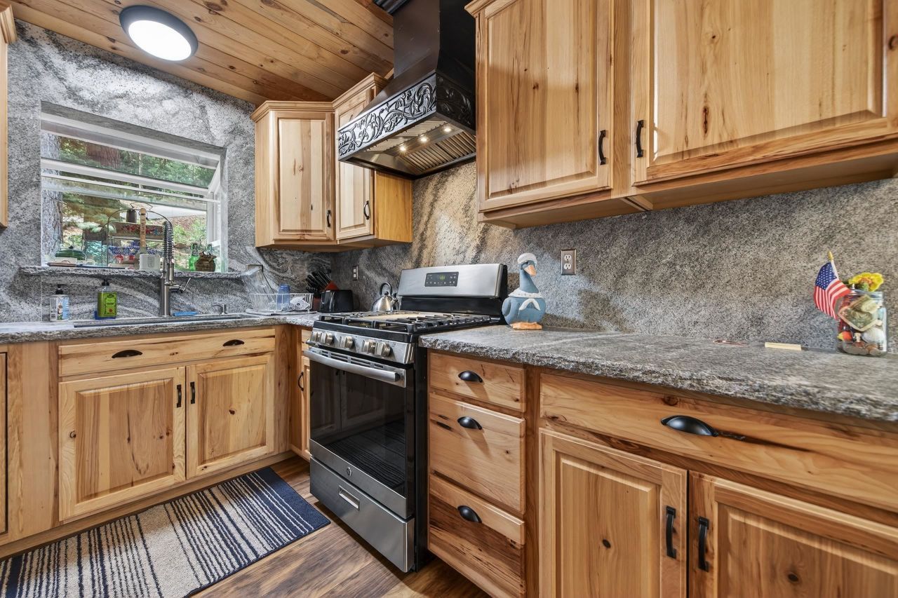 718 Timber Ridge Road, Lake Almanor, CA 96137 Photo