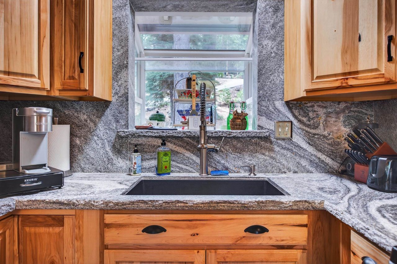 718 Timber Ridge Road, Lake Almanor, CA 96137 Photo