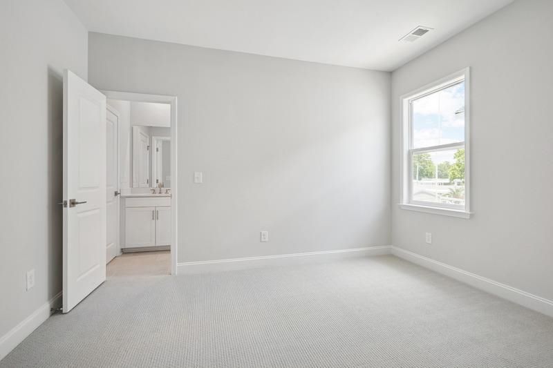 2444 Hillbourne Loop Photo 17