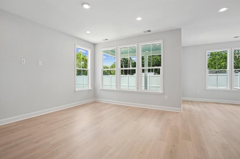 2444 Hillbourne Loop Photo 7