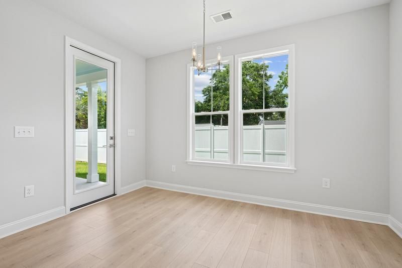 2444 Hillbourne Loop Photo 8