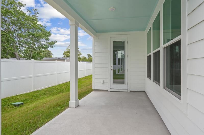 2444 Hillbourne Loop Photo 9