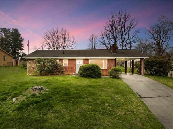 1513 Overton DR , Pulaski, VA 24301