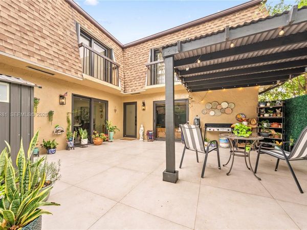 2415 W 67th Pl , Unit 8-11, Hialeah, FL 33016