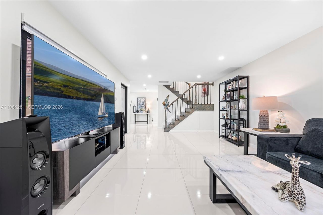 2415 W 67th Pl , Unit 8-11, Hialeah, FL 33016 Photo