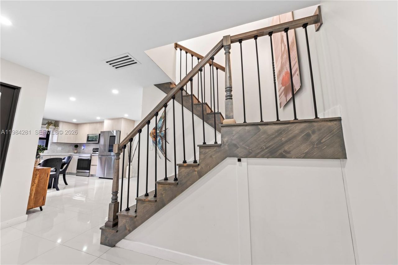 2415 W 67th Pl , Unit 8-11, Hialeah, FL 33016 Photo