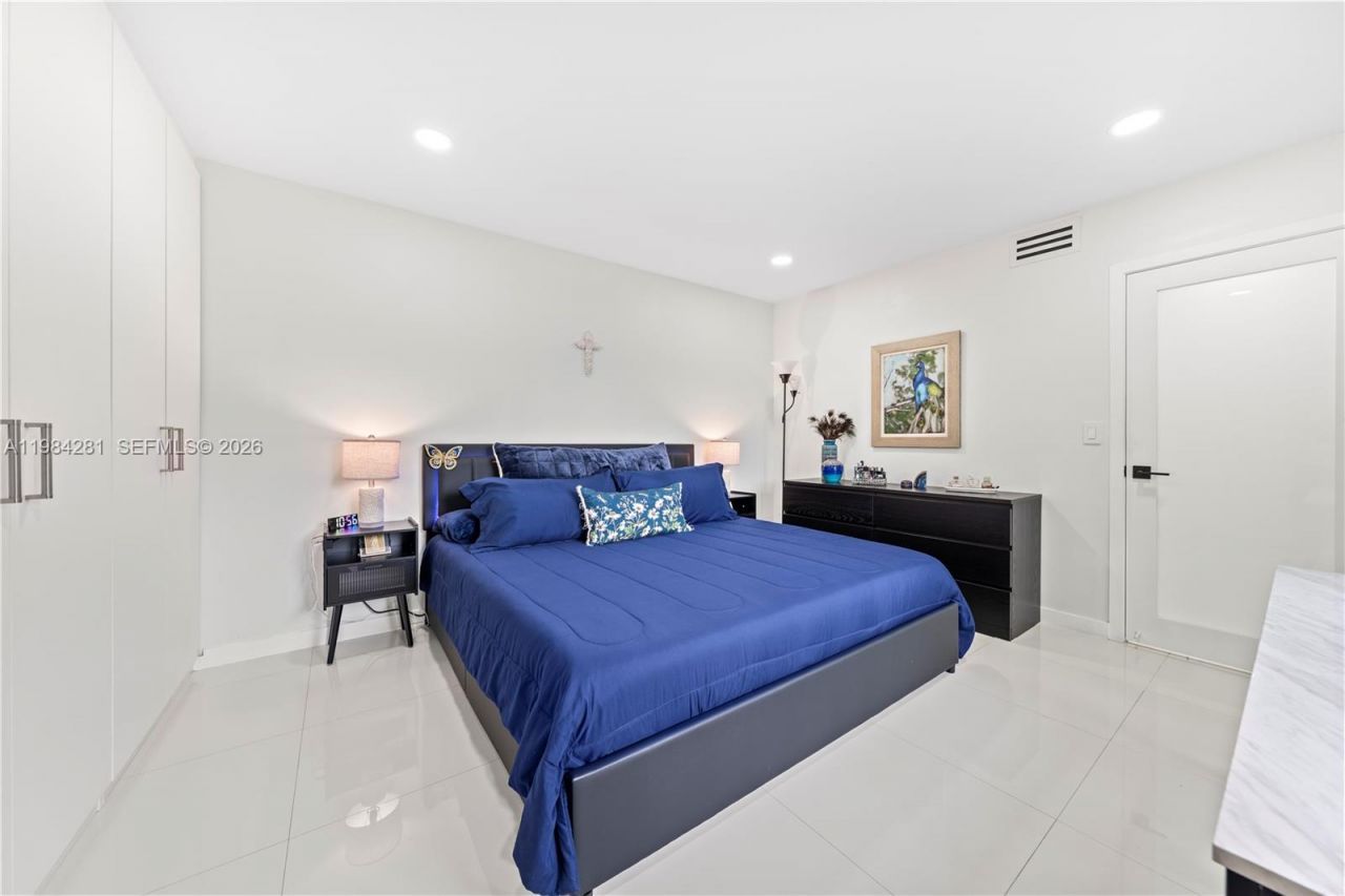 2415 W 67th Pl , Unit 8-11, Hialeah, FL 33016 Photo