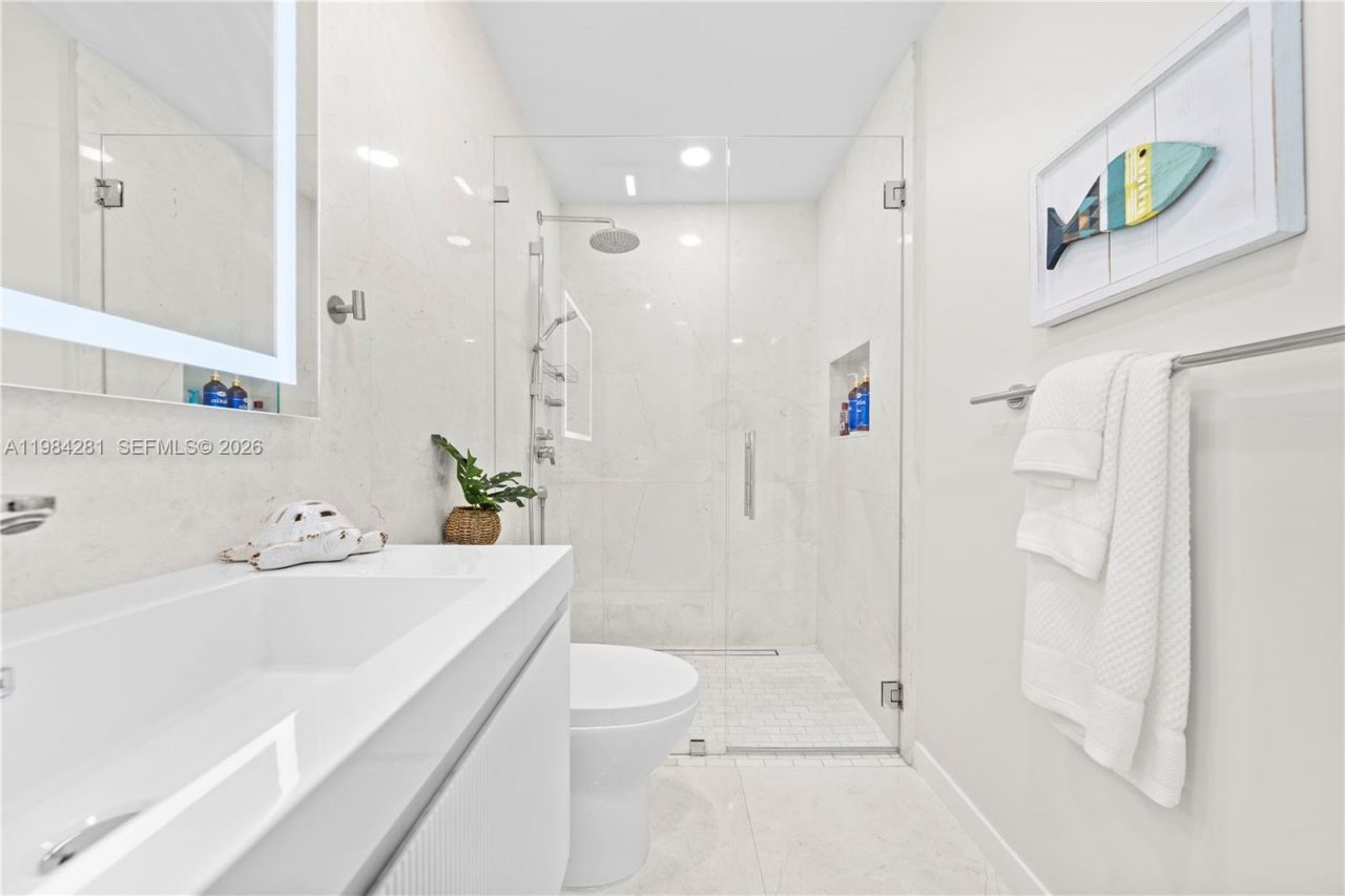 2415 W 67th Pl , Unit 8-11, Hialeah, FL 33016 Photo