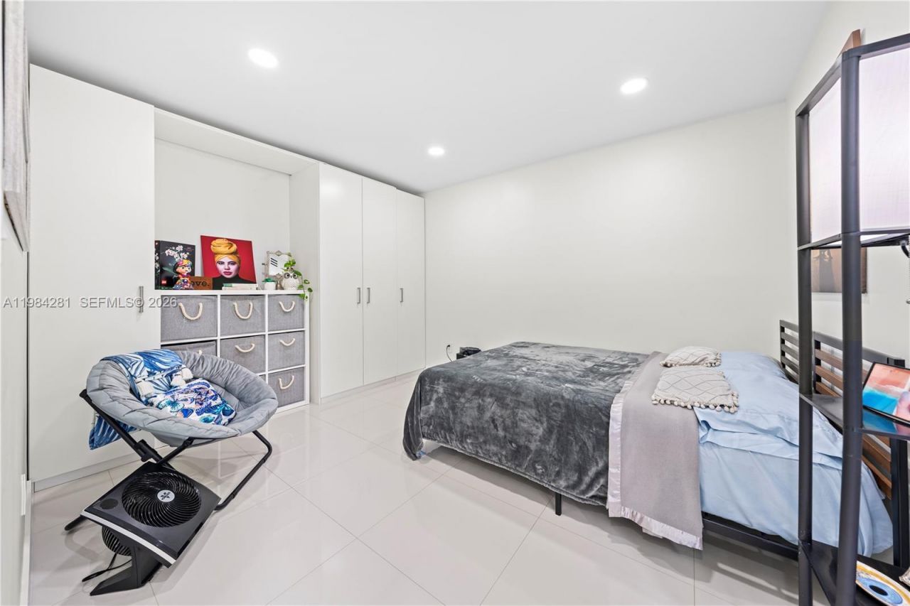 2415 W 67th Pl , Unit 8-11, Hialeah, FL 33016 Photo