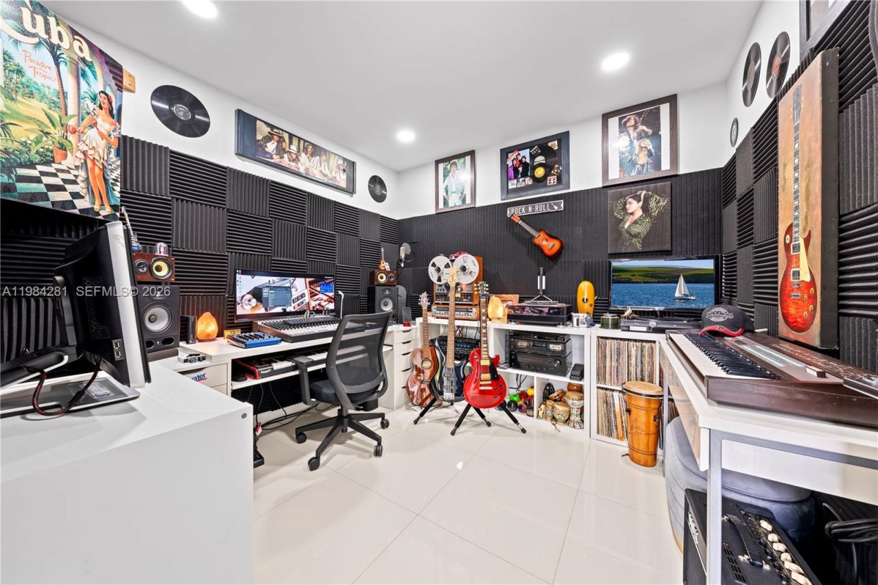 2415 W 67th Pl , Unit 8-11, Hialeah, FL 33016 Photo