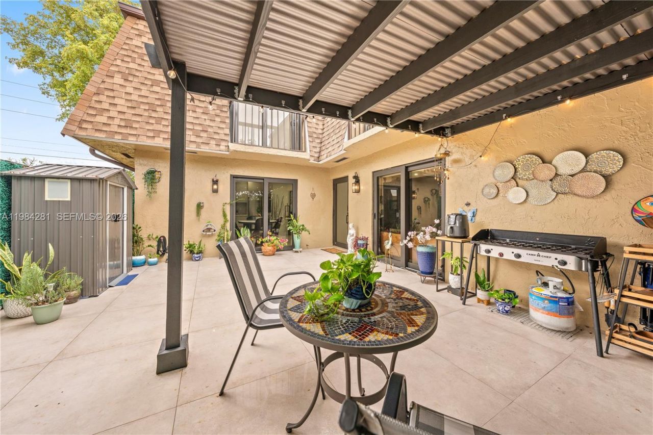 2415 W 67th Pl , Unit 8-11, Hialeah, FL 33016 Photo