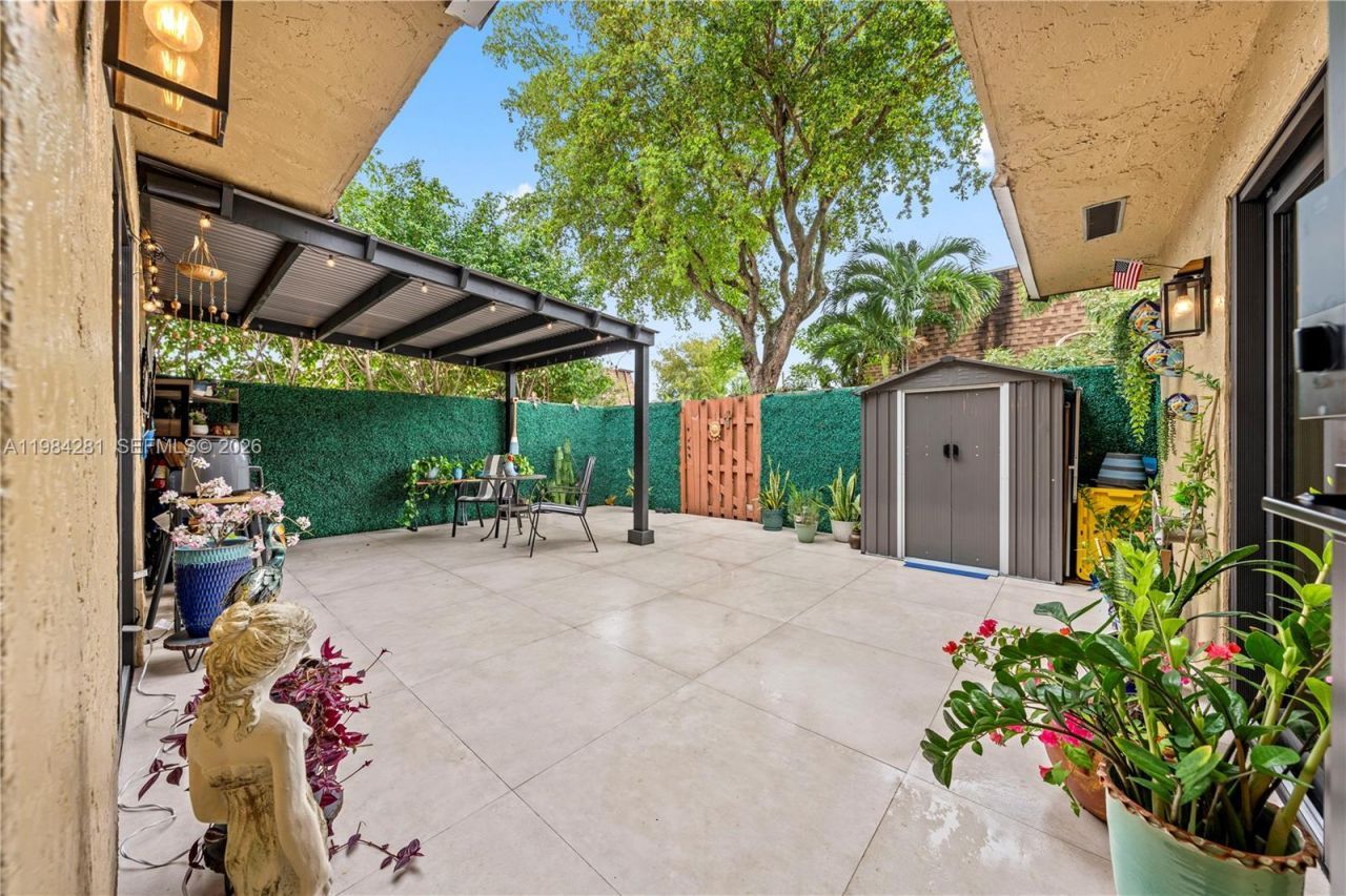 2415 W 67th Pl , Unit 8-11, Hialeah, FL 33016 Photo