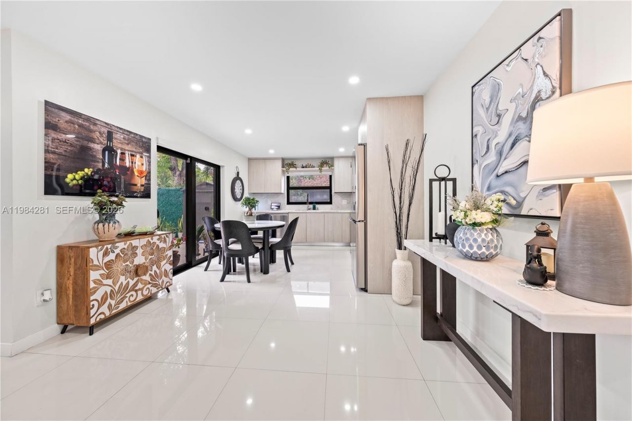 2415 W 67th Pl , Unit 8-11, Hialeah, FL 33016 Photo