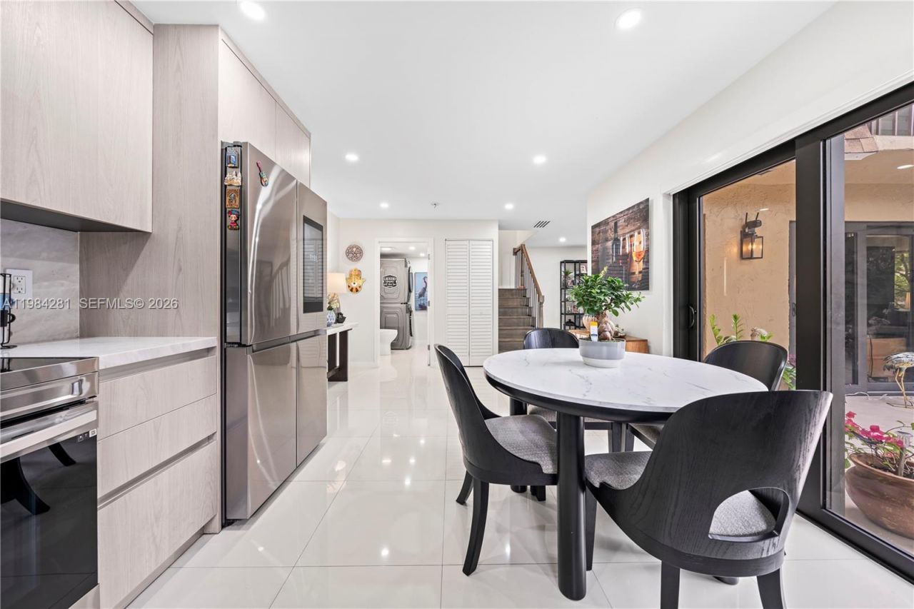 2415 W 67th Pl , Unit 8-11, Hialeah, FL 33016 Photo