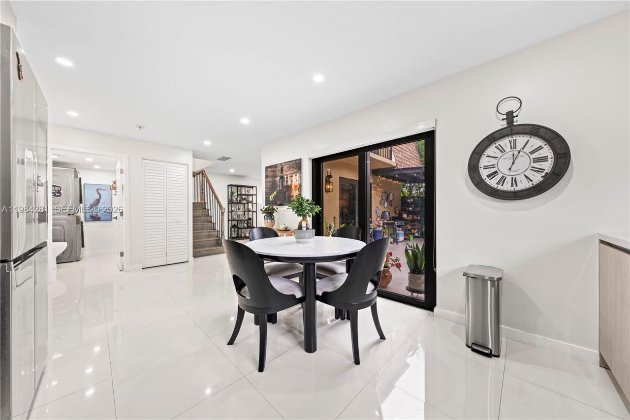 2415 W 67th Pl , Unit 8-11, Hialeah, FL 33016 Photo