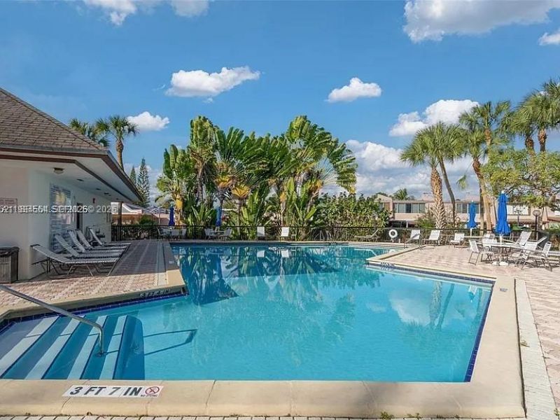 13951 Kendale Lakes Cir , Unit 910A, Miami, FL 33183 Photo