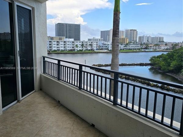 2880 NE 14th St Cswy, Unit 311, Pompano Beach, FL 33062