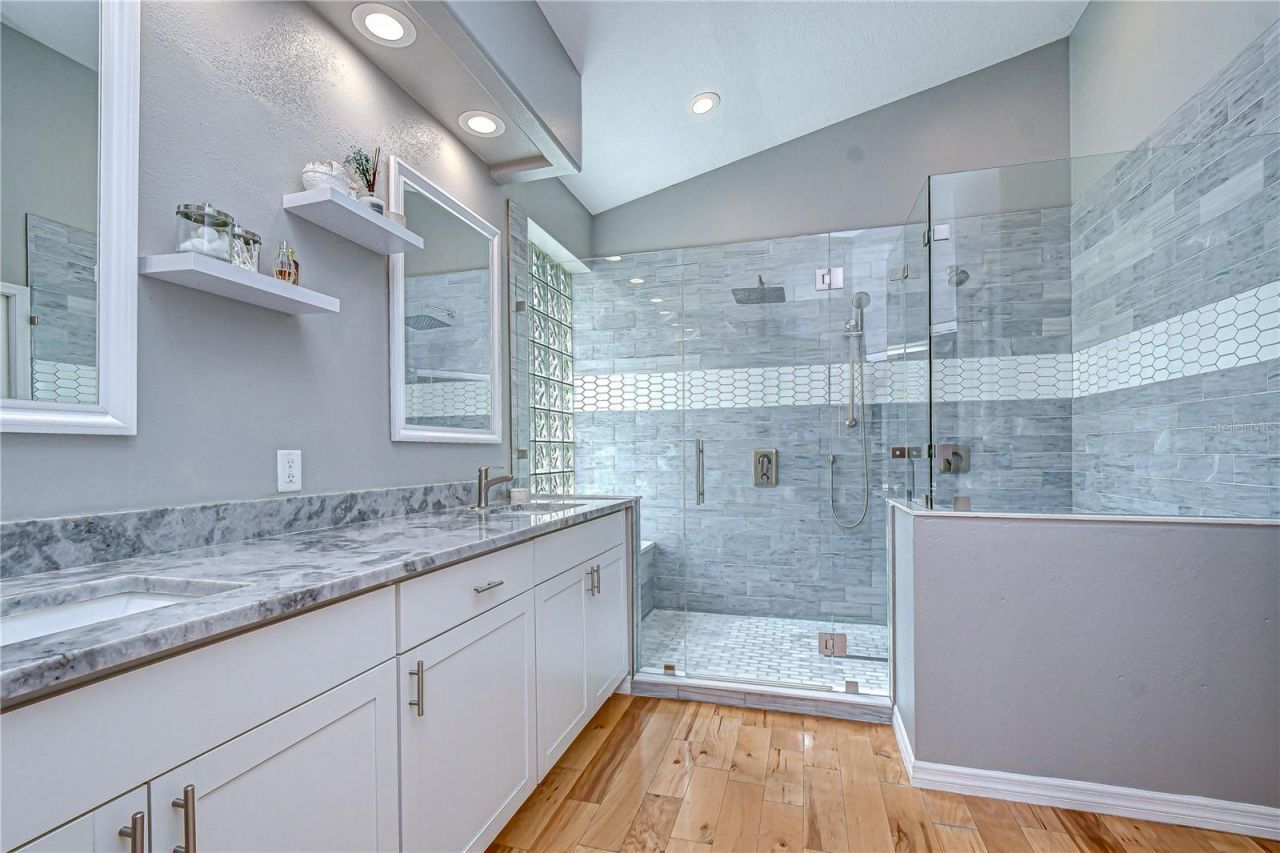 5910 Cherry Oak Drive , Valrico, FL 33596 Photo