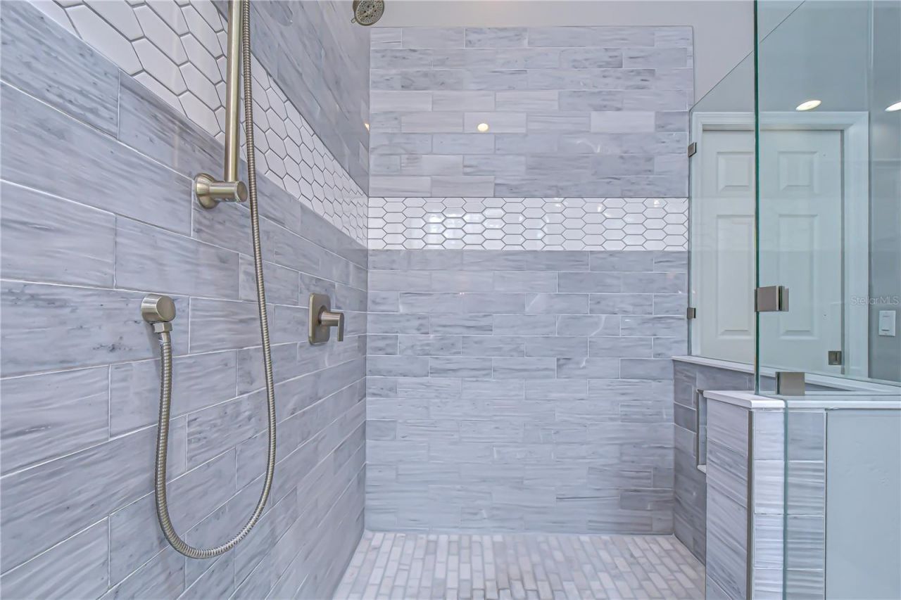 5910 Cherry Oak Drive , Valrico, FL 33596 Photo