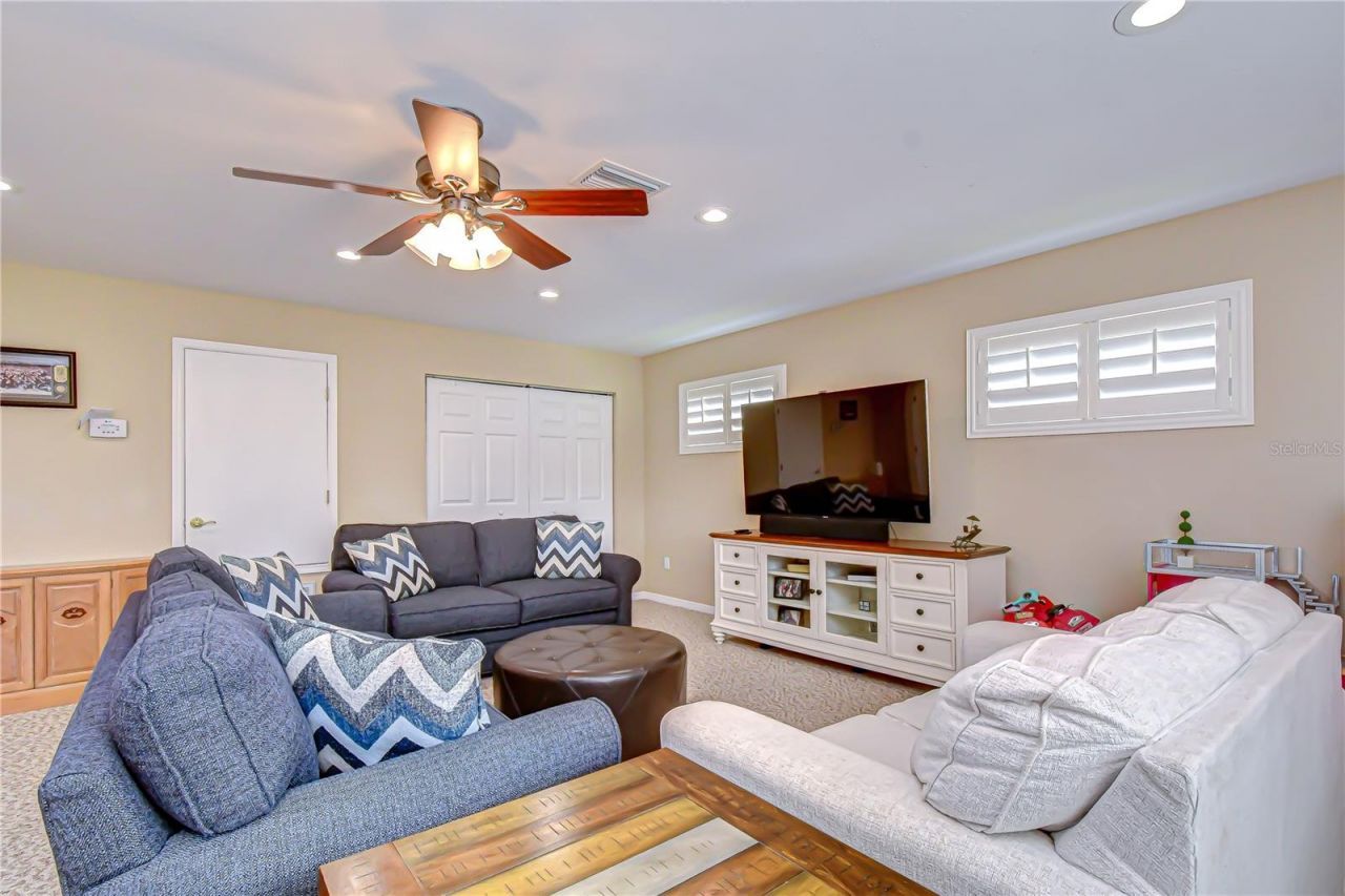 5910 Cherry Oak Drive , Valrico, FL 33596 Photo