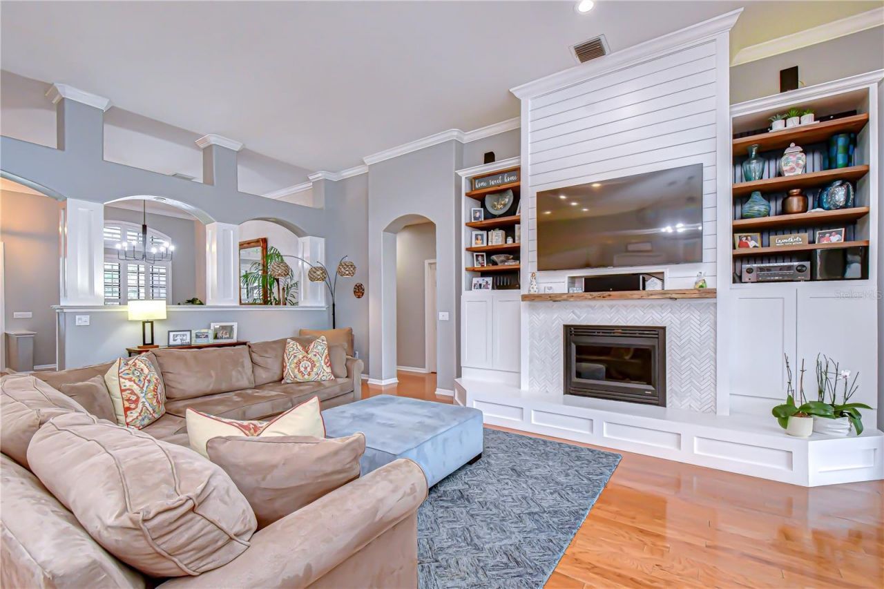 5910 Cherry Oak Drive , Valrico, FL 33596 Photo