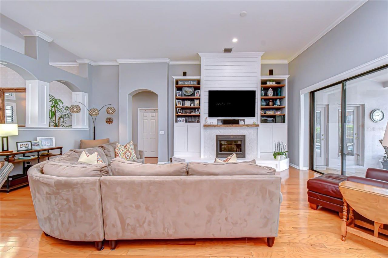 5910 Cherry Oak Drive , Valrico, FL 33596 Photo