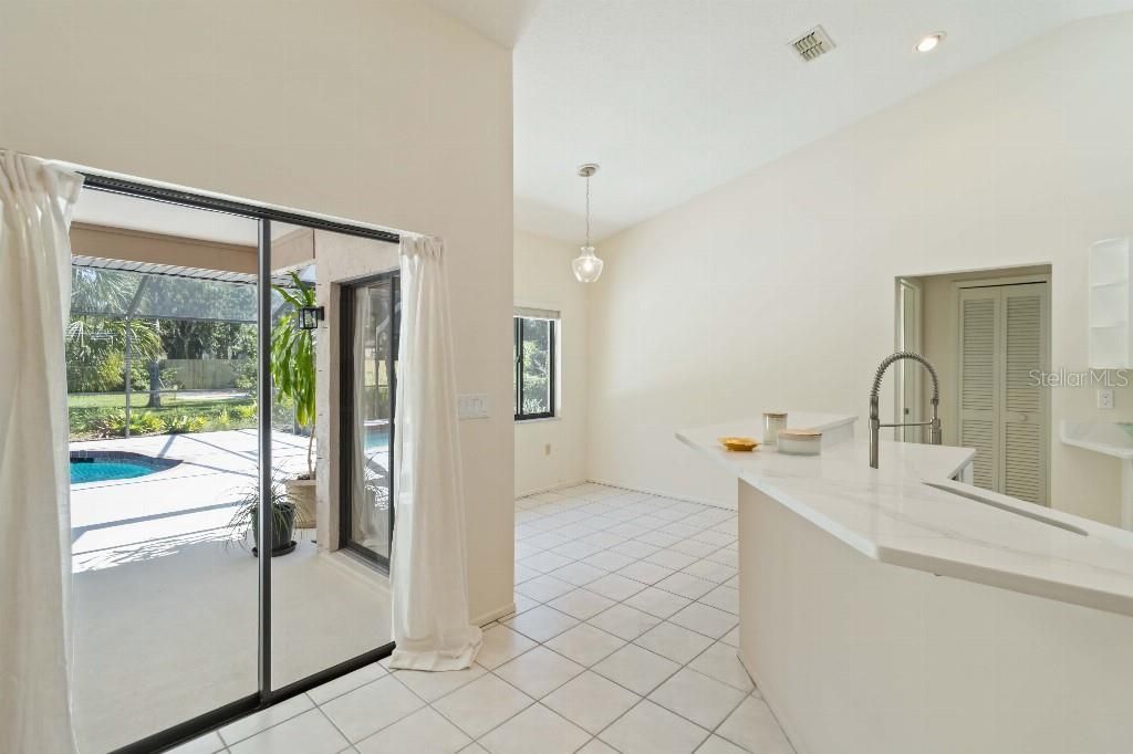 5206 Woodlawn Circle E, Palmetto, FL 34221 Photo