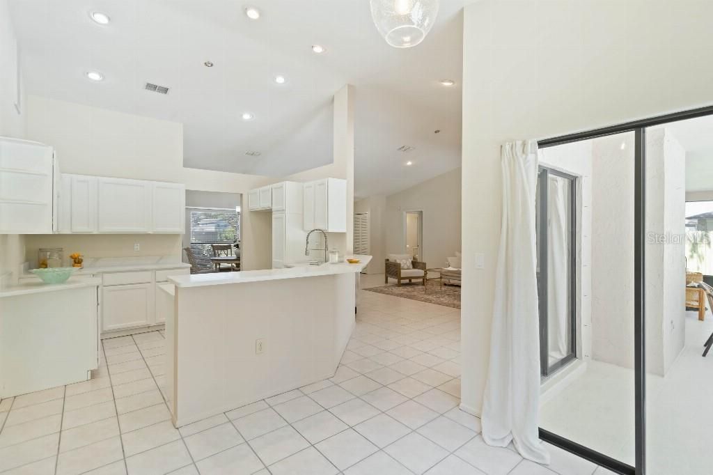 5206 Woodlawn Circle E, Palmetto, FL 34221 Photo