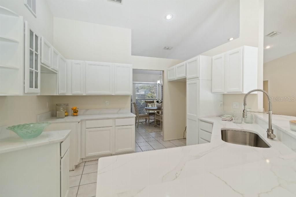 5206 Woodlawn Circle E, Palmetto, FL 34221 Photo