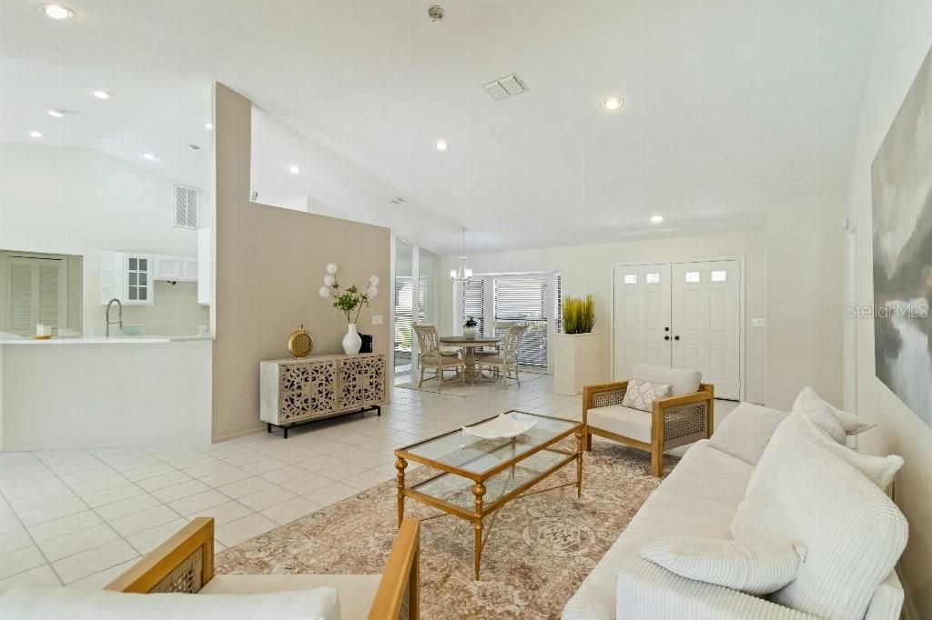 5206 Woodlawn Circle E, Palmetto, FL 34221 Photo