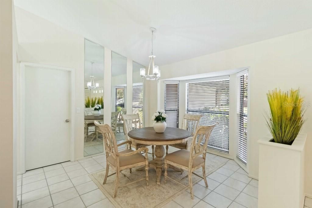 5206 Woodlawn Circle E, Palmetto, FL 34221 Photo