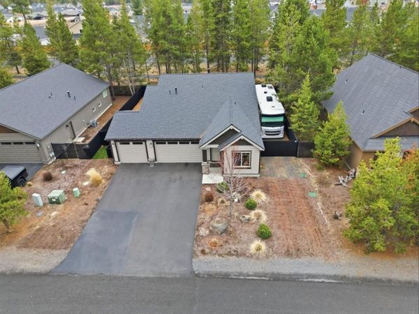 16501 Charlotte Day Drive, La Pine, OR 97739