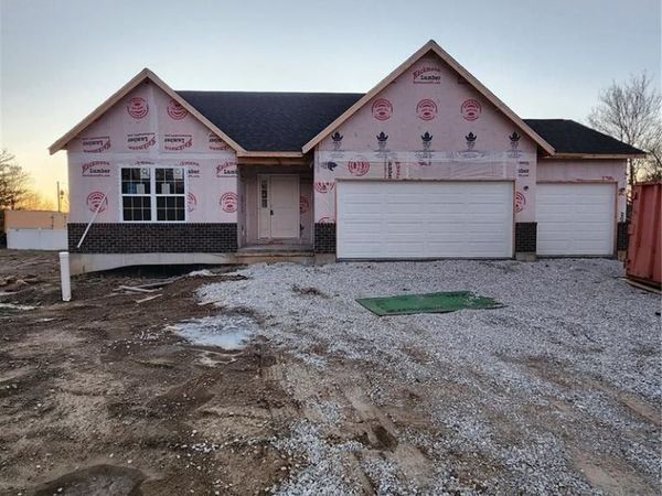 41 Millwell Drive , Maryland Heights, MO 63043