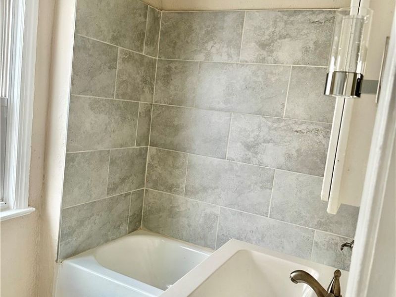 936 Vineshire Road, Cleveland Heights, OH 44121 Photo 12