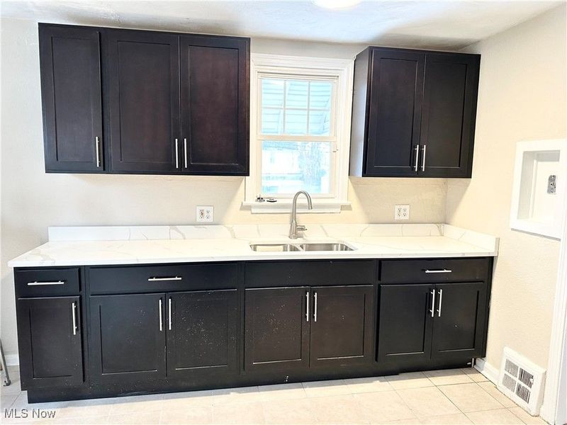 936 Vineshire Road, Cleveland Heights, OH 44121 Photo 2