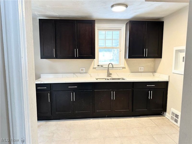 936 Vineshire Road, Cleveland Heights, OH 44121 Photo 3