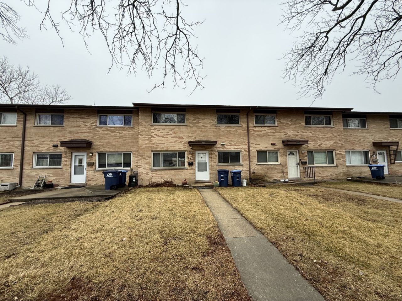 231 Dover Drive, Unit 231, Des Plaines, IL 60018 Main Photo