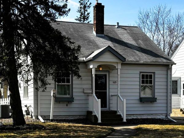 1623 Dunlap Street N, Saint Paul, MN 55108