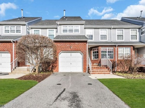 1403 Moonlight Ct, Washington, NJ 07840