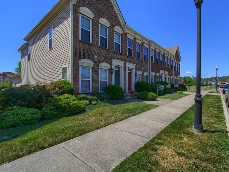 1443 Laurel Park Drive, Cincinnati, OH 45214 Photo 2