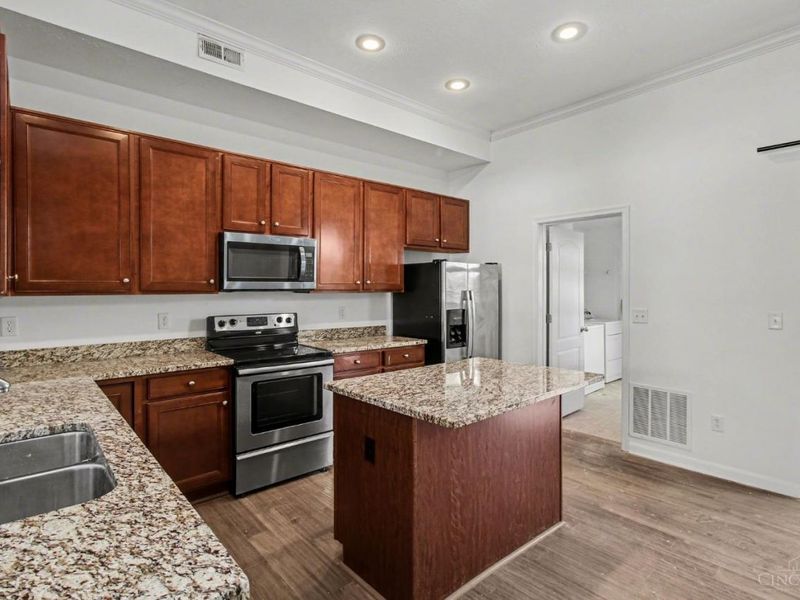 1443 Laurel Park Drive, Cincinnati, OH 45214 Photo 9