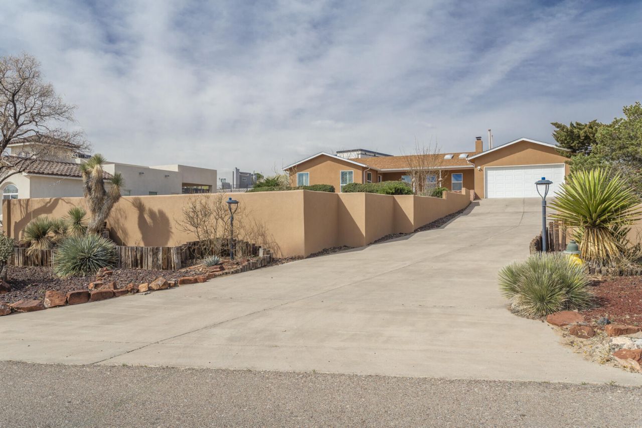 1110 Valley View Drive Sw, Los Lunas, NM 87031 Main Photo