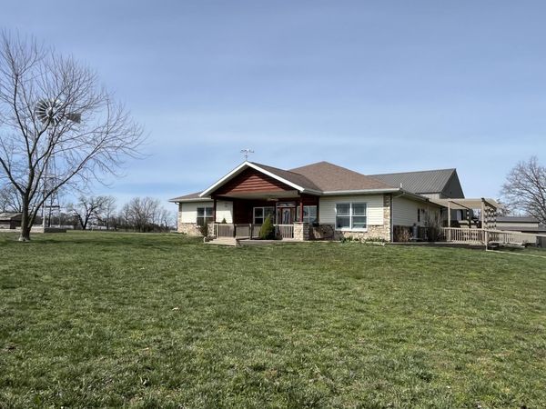 8708 Farm Road 2140, Cassville, MO 65625