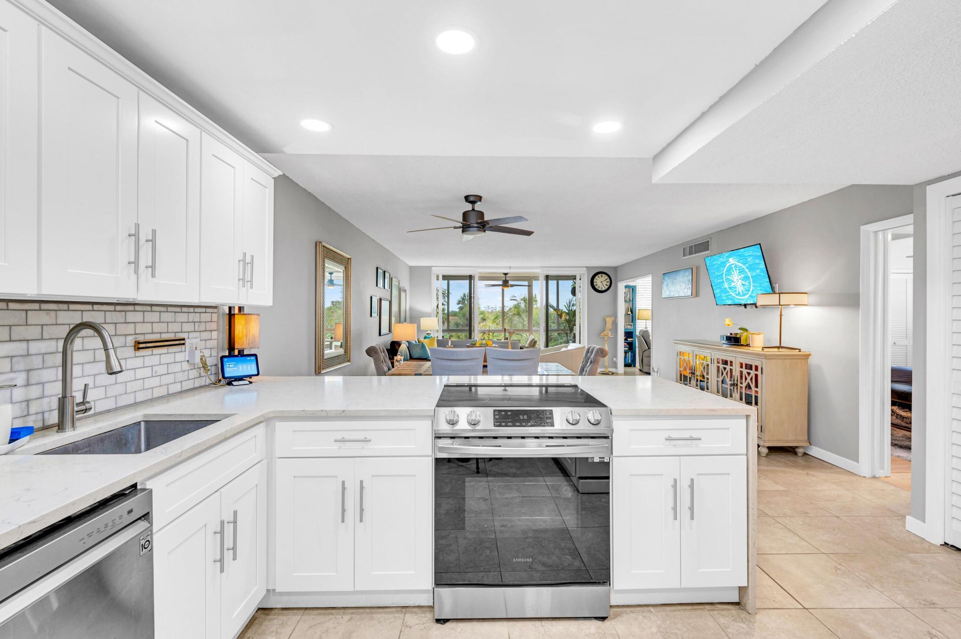 3970 Oaks Clubhouse Drive, Unit 401, Pompano Beach, FL 33069 Photo