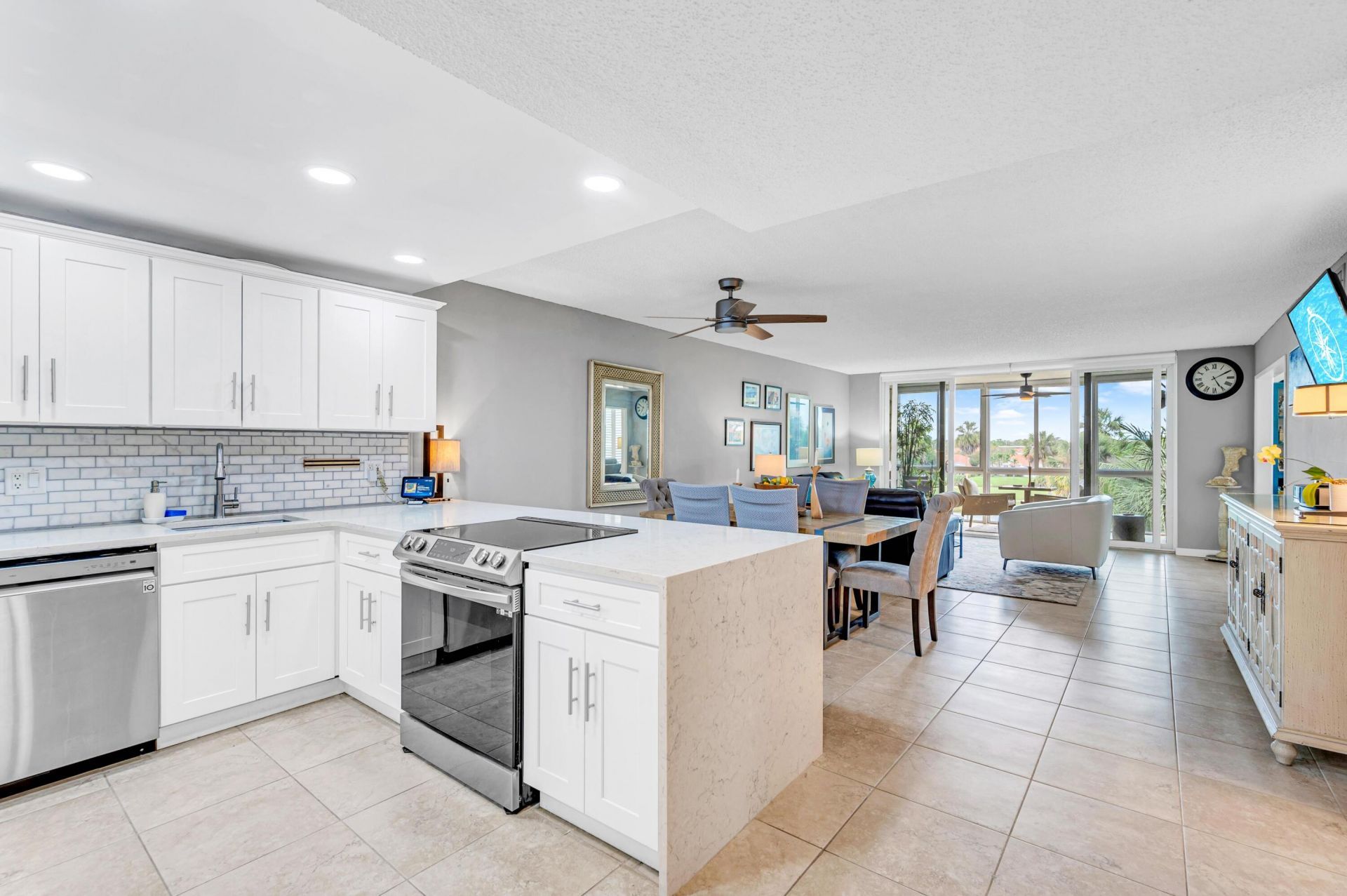 3970 Oaks Clubhouse Drive, Unit 401, Pompano Beach, FL 33069 Photo