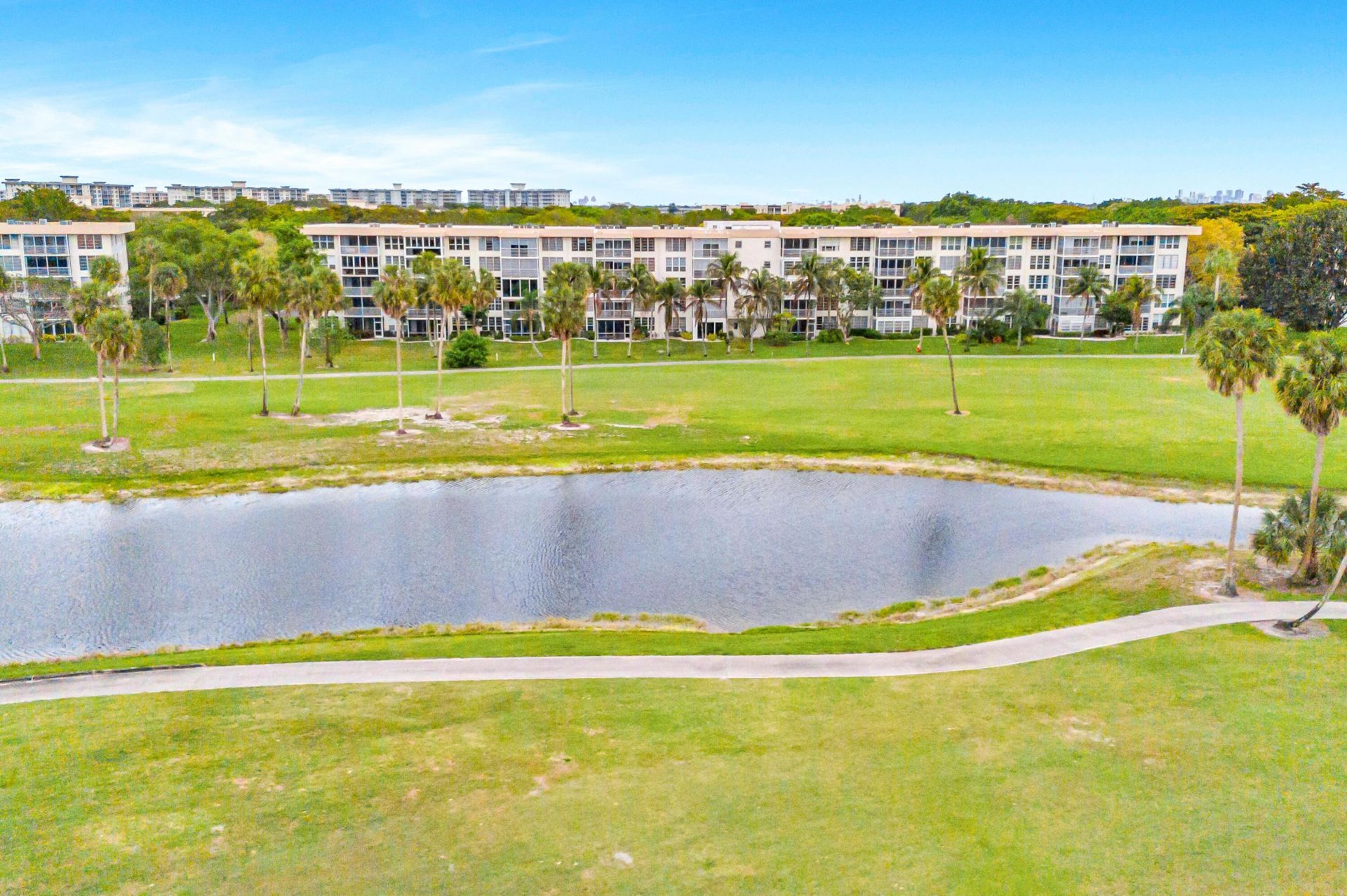 3970 Oaks Clubhouse Drive, Unit 401, Pompano Beach, FL 33069 Photo